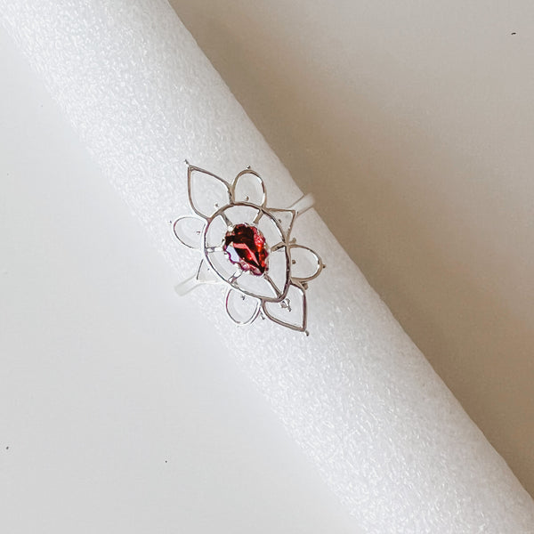 Ring garnet flower sterling silver