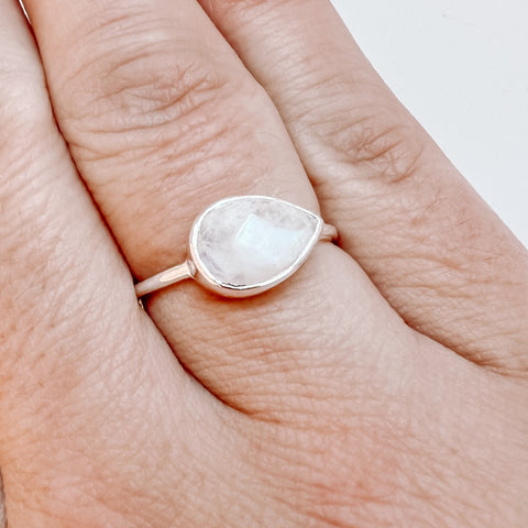 Ring moonstone pear sterling silver