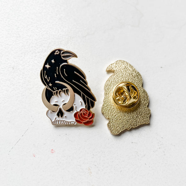 Enamel Pin Raven & Skull