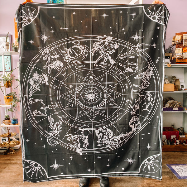 Tapestry Zodiac Wheel black & white