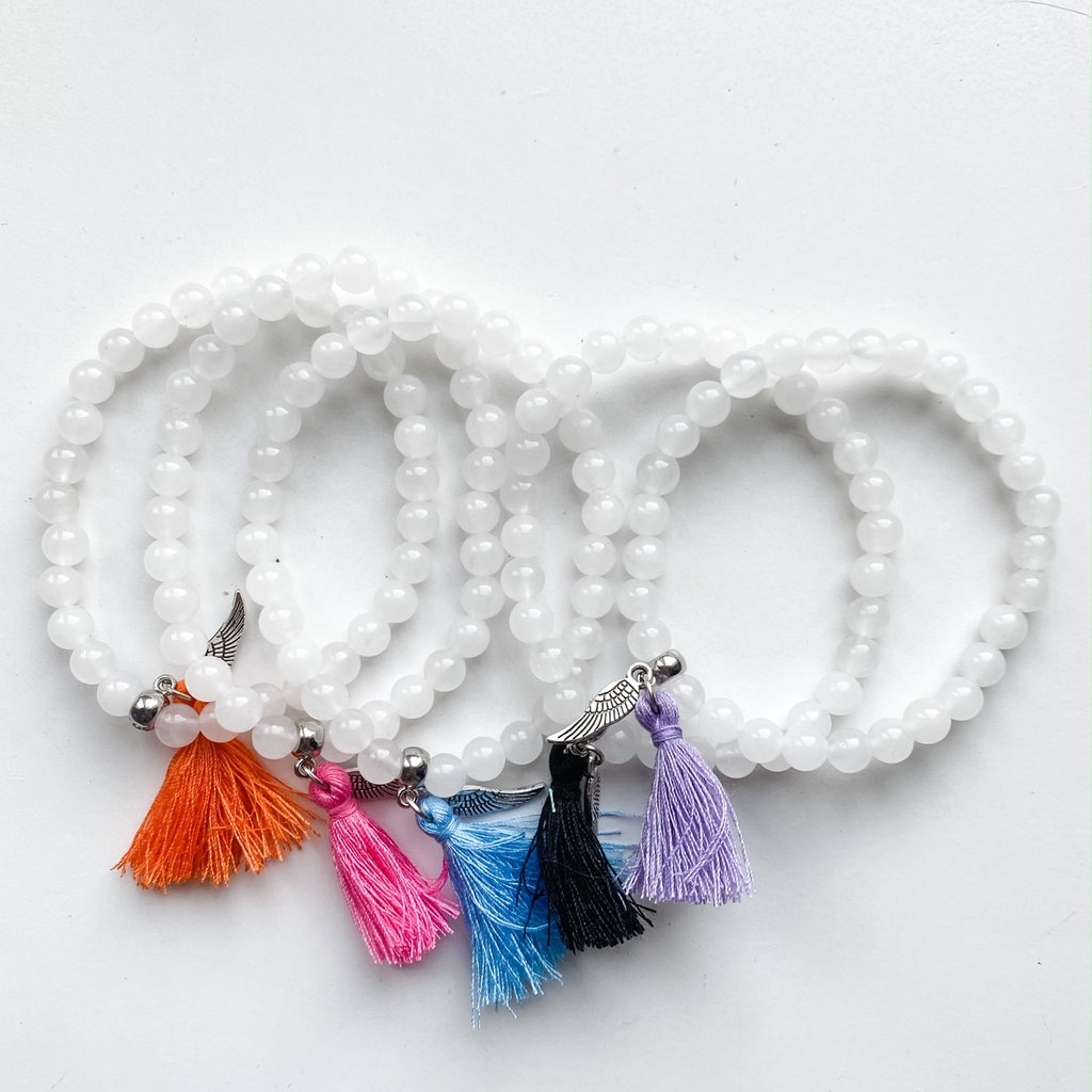 Bracelet 6mm snow quartz w/wing & tassel